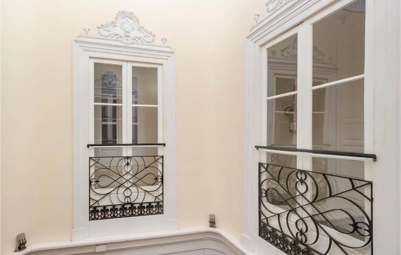 Cozy Apartment In Sevilla With Kitchen 0*,  Spanje