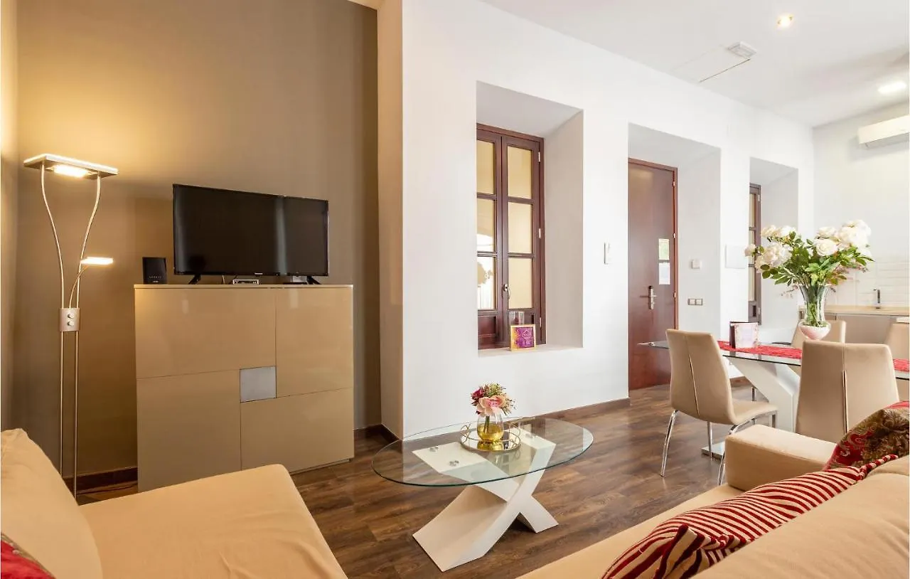 Cozy Apartment In Sevilla With Kitchen