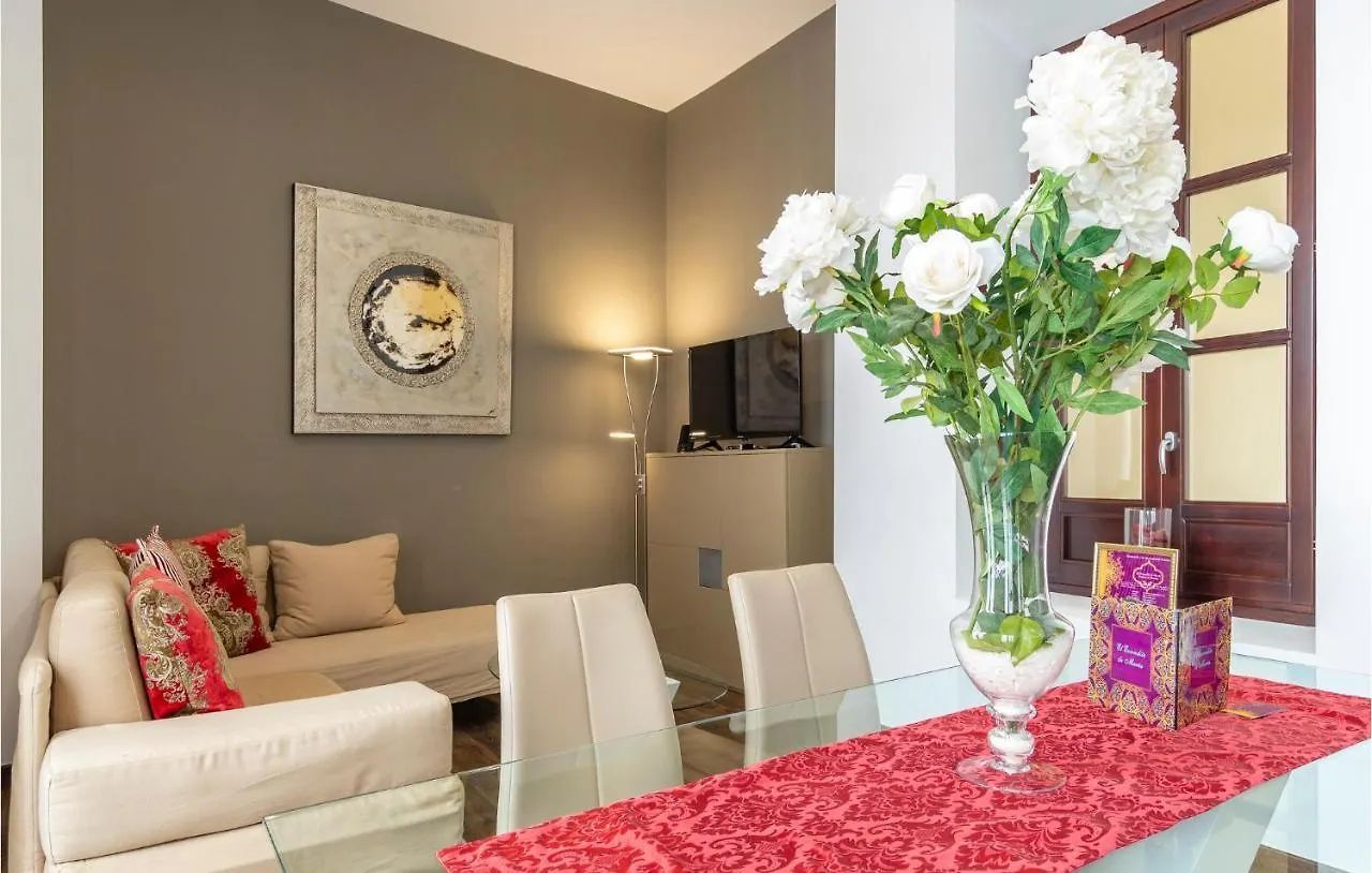 Cozy Apartment In Sevilla With Kitchen